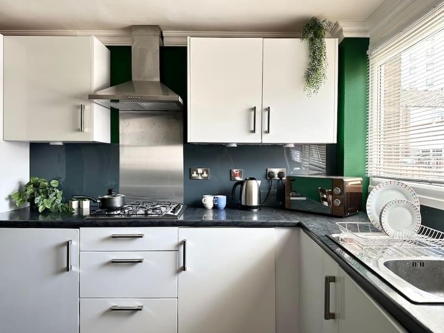 6 Guests House Old Trafford,Media City,City Centre, Free Parking Манчестер Экстерьер фото